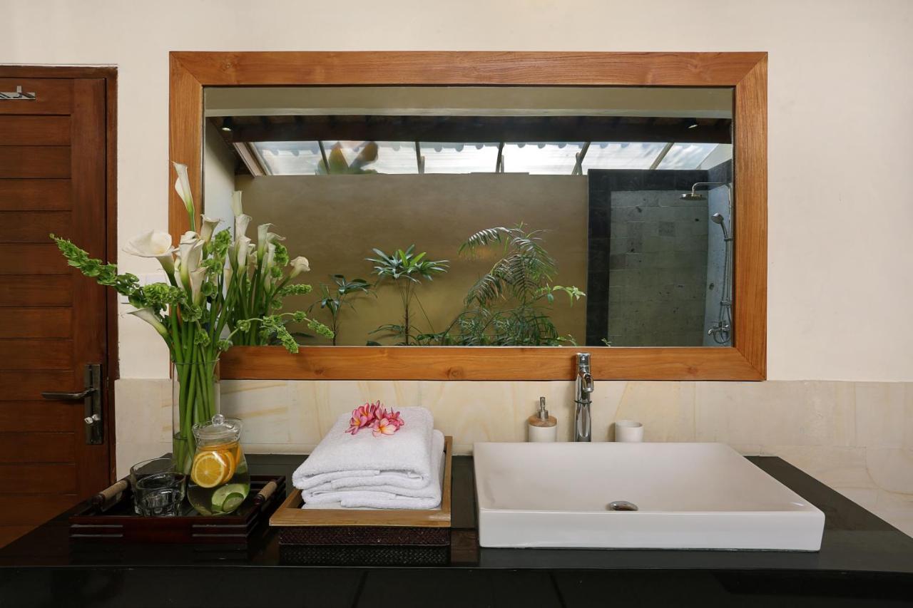 Villa Agni - Newly Renovated Tropical In Peaceful Location A Short Walk From The Of Seminyak